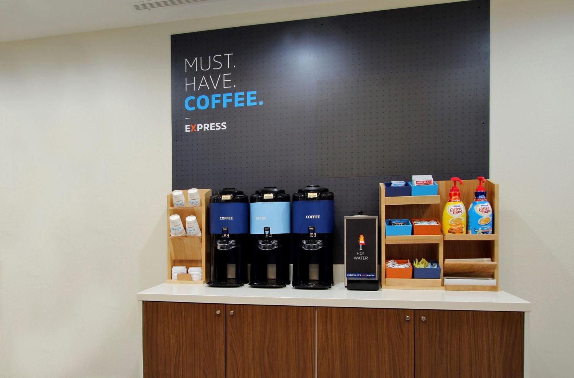 Holiday Inn Express Easton By Ihg Buitenkant foto
